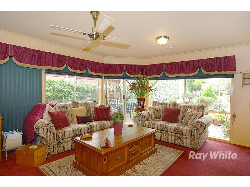 4 Illowra Court, Berwick VIC 3806