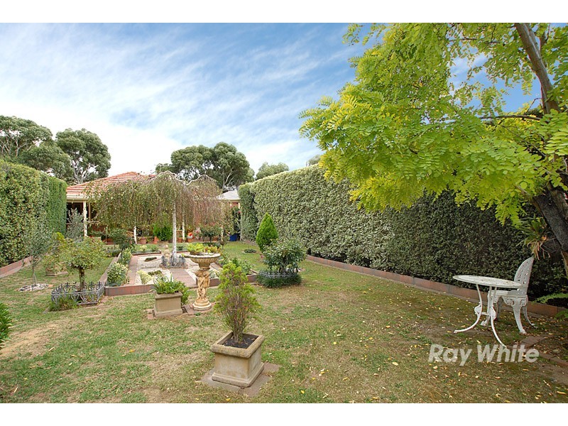 4 Illowra Court, Berwick VIC 3806