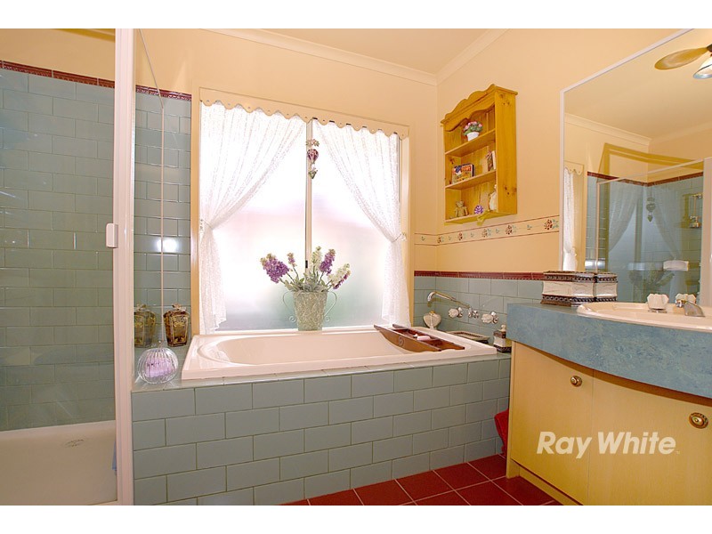 4 Illowra Court, Berwick VIC 3806