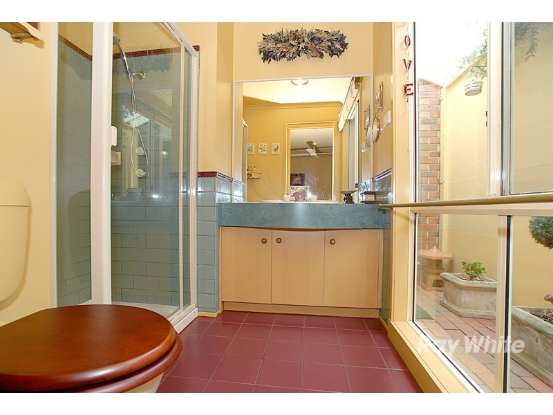 4 Illowra Court, Berwick VIC 3806