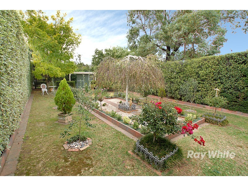 4 Illowra Court, Berwick VIC 3806