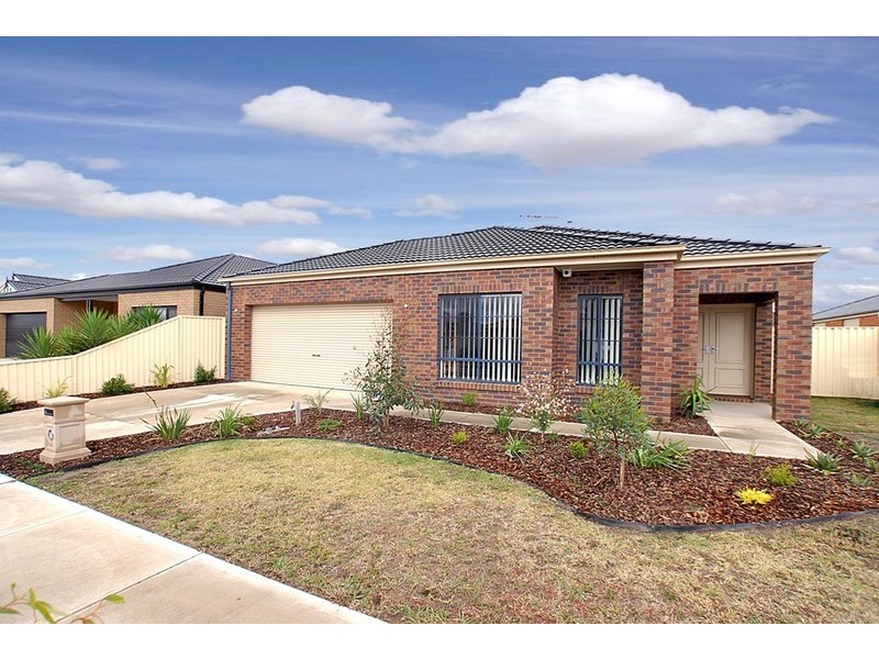 4 Lobelia Street, Pakenham VIC 3810