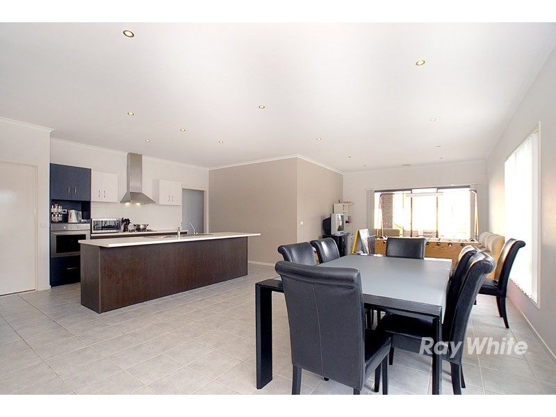 4 Lobelia Street, Pakenham VIC 3810