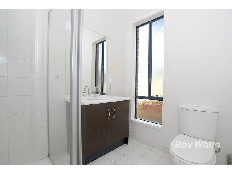 4 Lobelia Street, Pakenham VIC 3810