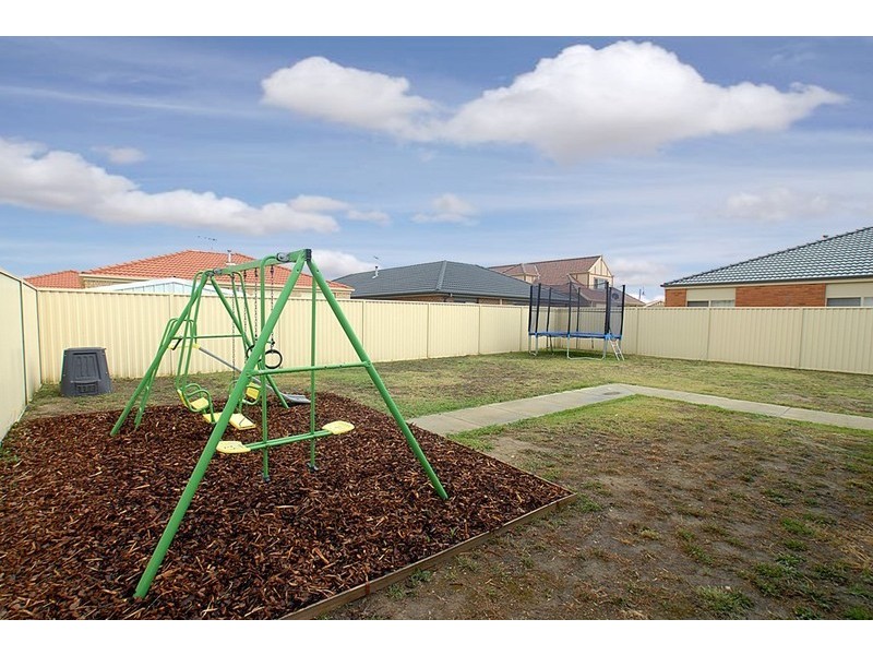 4 Lobelia Street, Pakenham VIC 3810