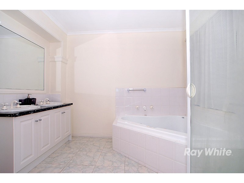 28 Highfielde Avenue, Berwick VIC 3806