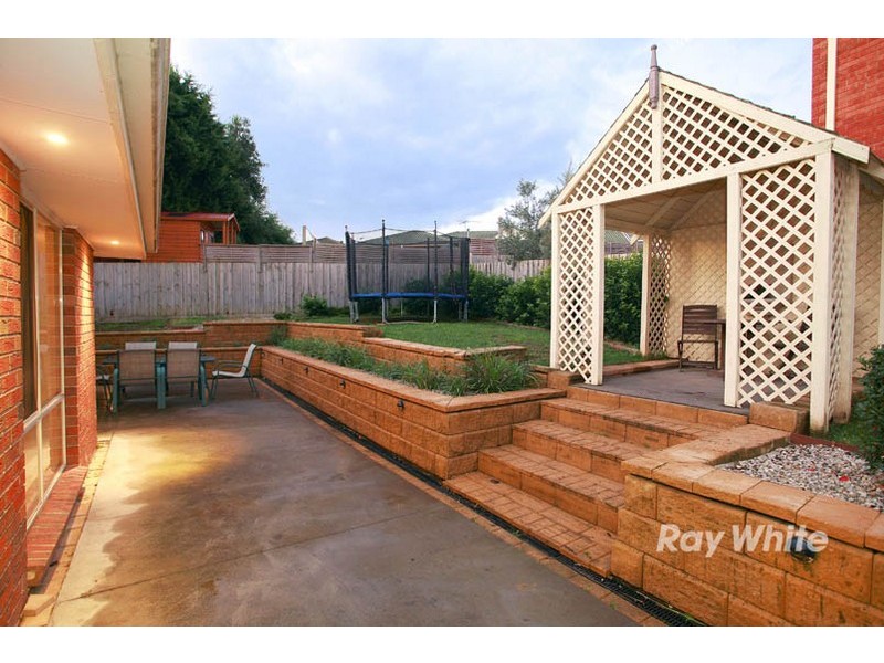 35 Earlsfield Drive, Berwick VIC 3806