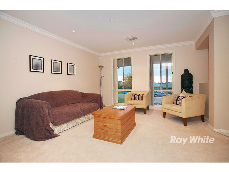 35 Earlsfield Drive, Berwick VIC 3806