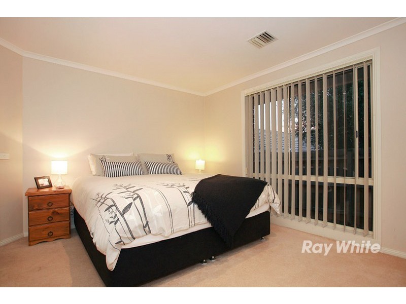 35 Earlsfield Drive, Berwick VIC 3806
