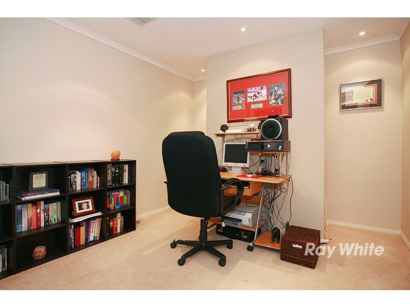 35 Earlsfield Drive, Berwick VIC 3806