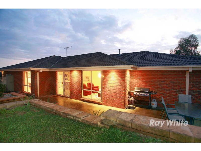 35 Earlsfield Drive, Berwick VIC 3806