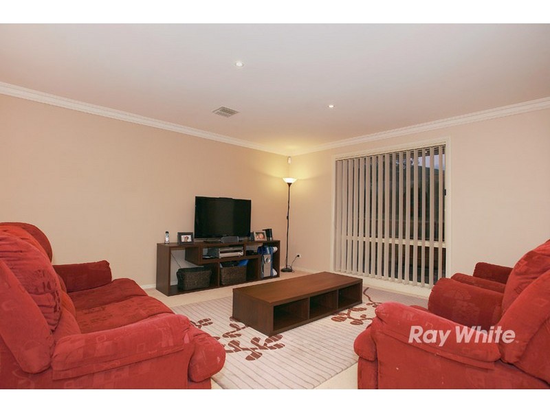 35 Earlsfield Drive, Berwick VIC 3806