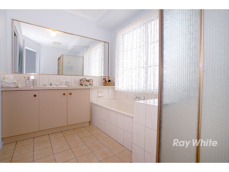 16 Wimmera Court, Berwick VIC 3806