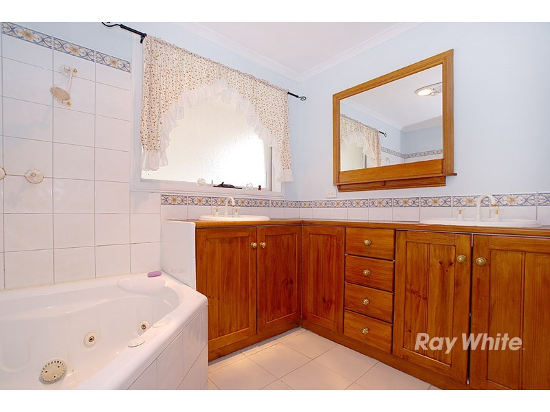 17 Carluke Court, Berwick VIC 3806