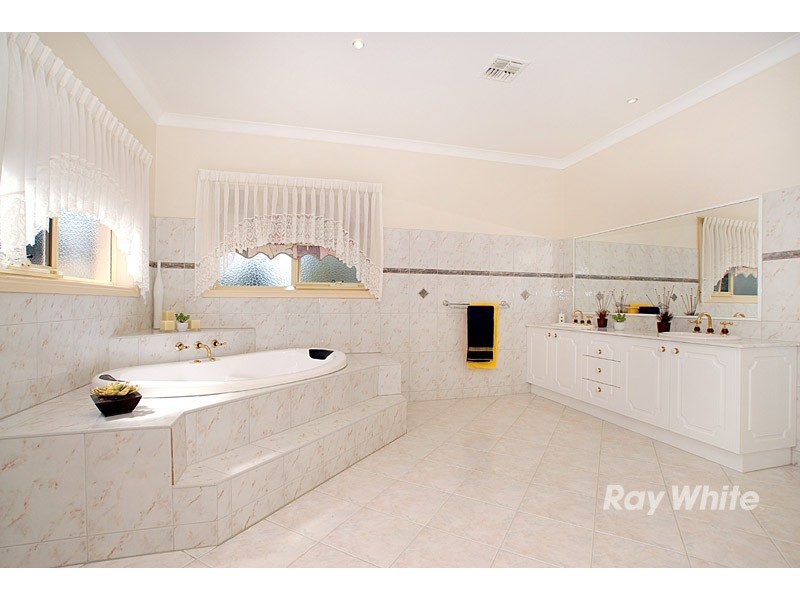 10-12 Cranston Close, Narre Warren North VIC 3804