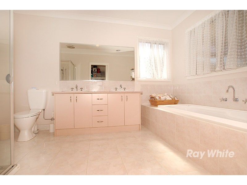 15 Daventry Court, Berwick VIC 3806