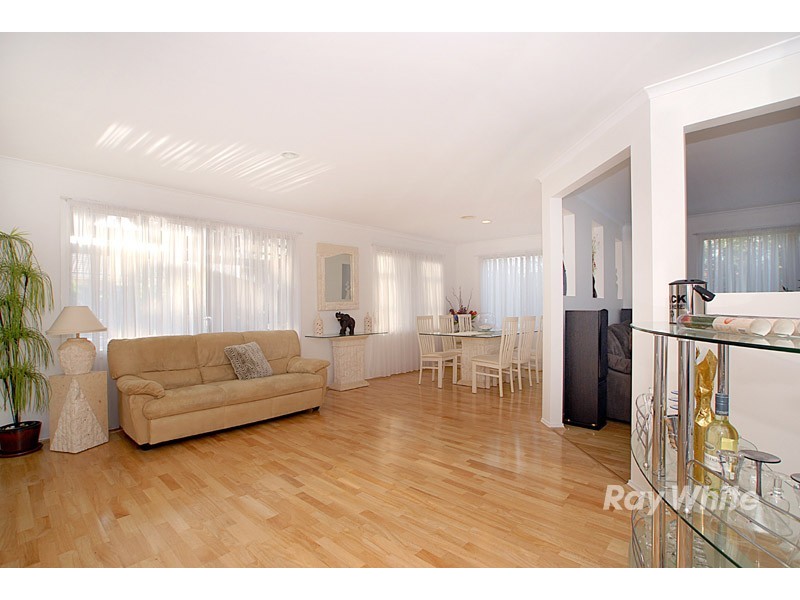 15 Edward Court, Berwick VIC 3806