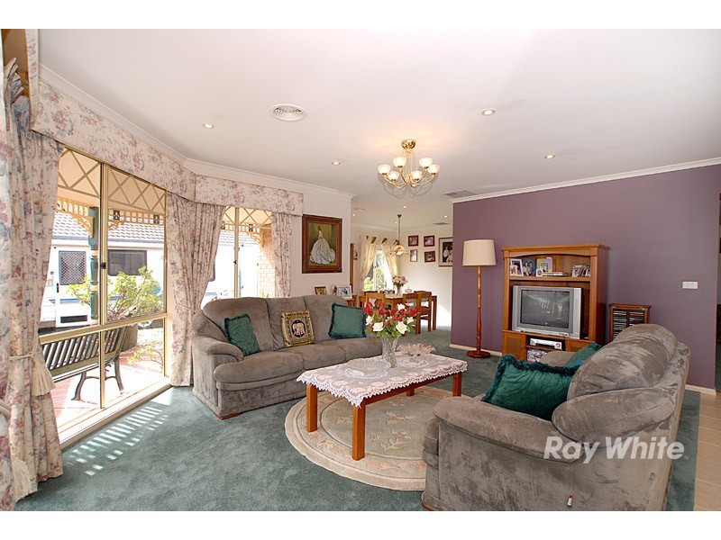 4 Playford Close, Berwick VIC 3806