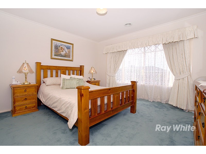4 Playford Close, Berwick VIC 3806