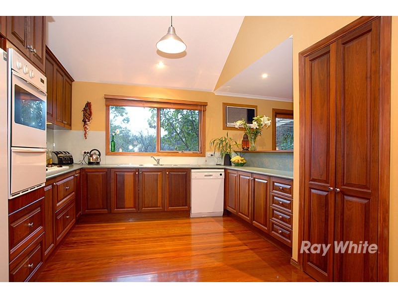 11 Bangalay Place, Berwick VIC 3806