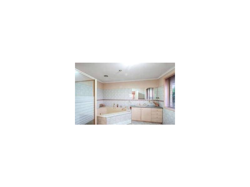 14 Emerson Court, Berwick VIC 3806