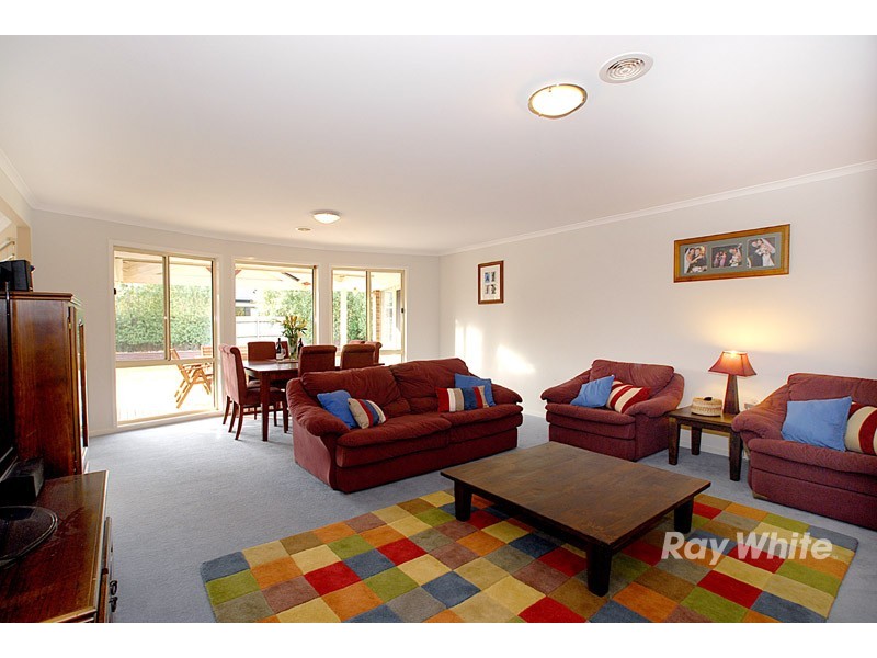 19 Charles Conder Place, Berwick VIC 3806