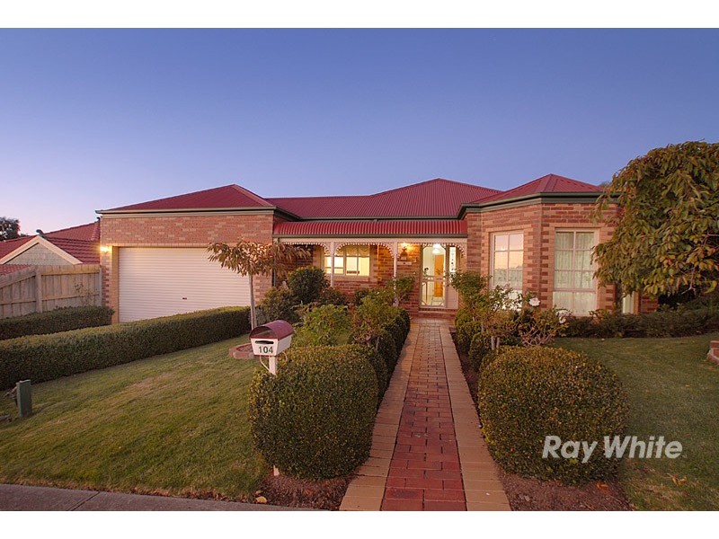 104 Earlsfield Drive, Berwick VIC 3806