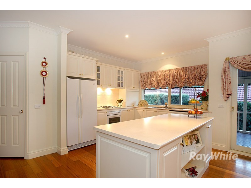 104 Earlsfield Drive, Berwick VIC 3806