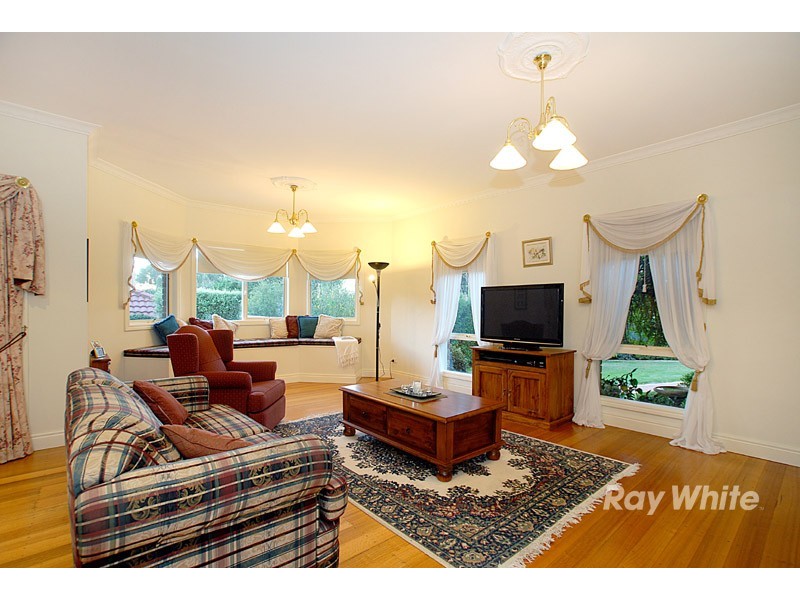 104 Earlsfield Drive, Berwick VIC 3806
