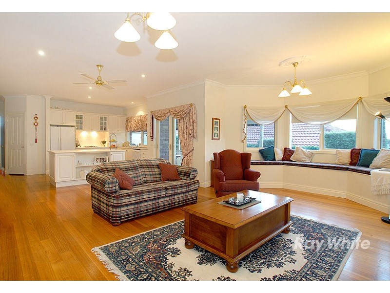 104 Earlsfield Drive, Berwick VIC 3806