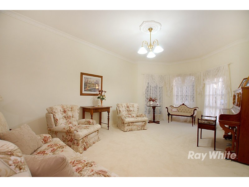 104 Earlsfield Drive, Berwick VIC 3806