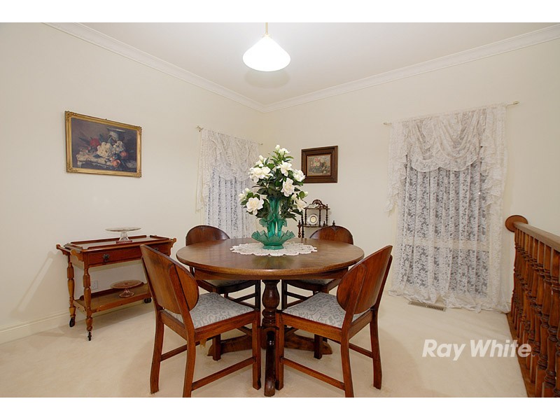 104 Earlsfield Drive, Berwick VIC 3806