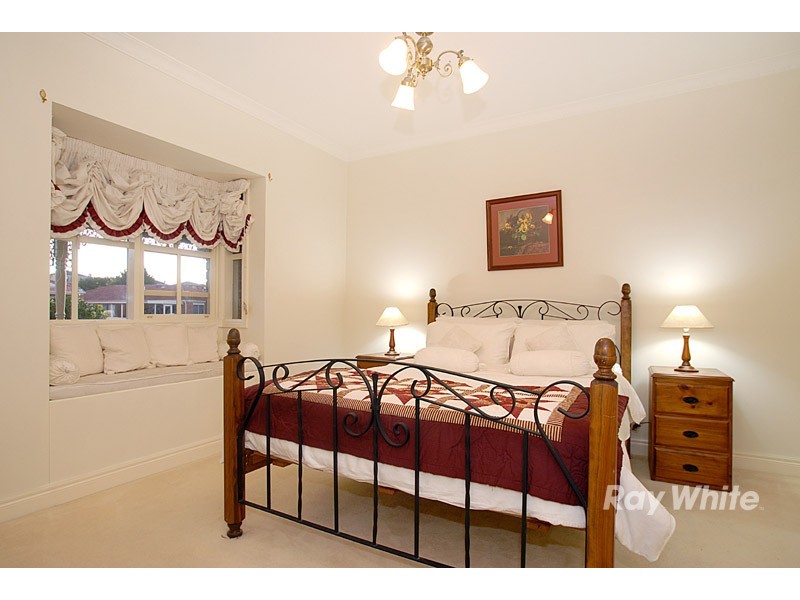 104 Earlsfield Drive, Berwick VIC 3806