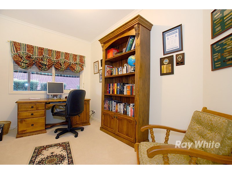 104 Earlsfield Drive, Berwick VIC 3806