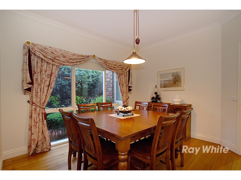 104 Earlsfield Drive, Berwick VIC 3806