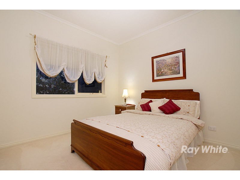 104 Earlsfield Drive, Berwick VIC 3806
