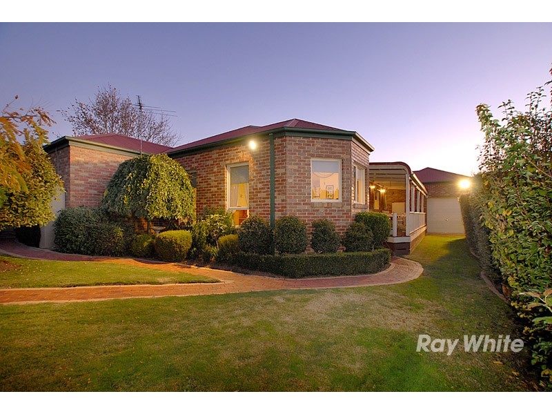 104 Earlsfield Drive, Berwick VIC 3806