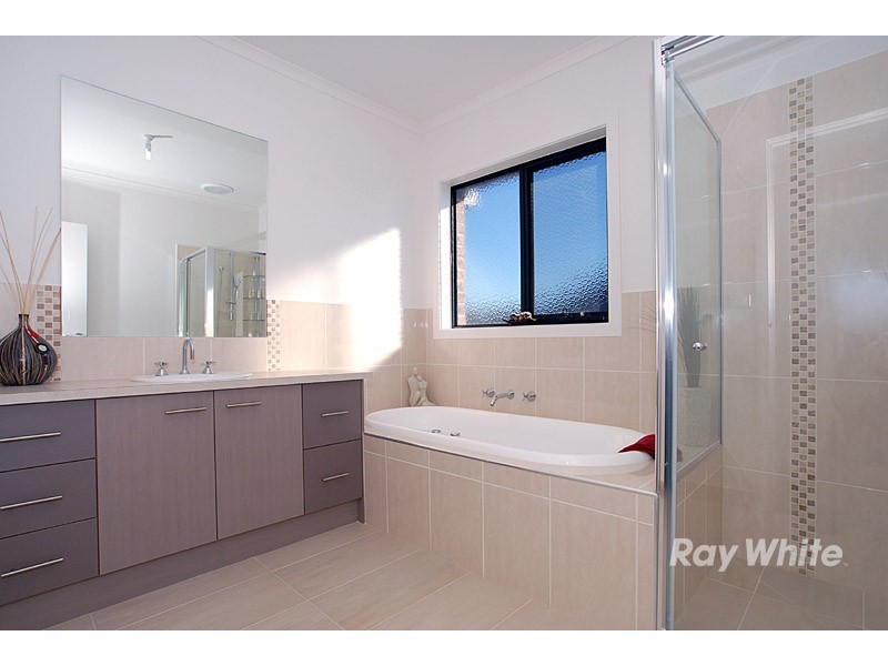 47 Bryn Mawr Boulevard, Berwick VIC 3806