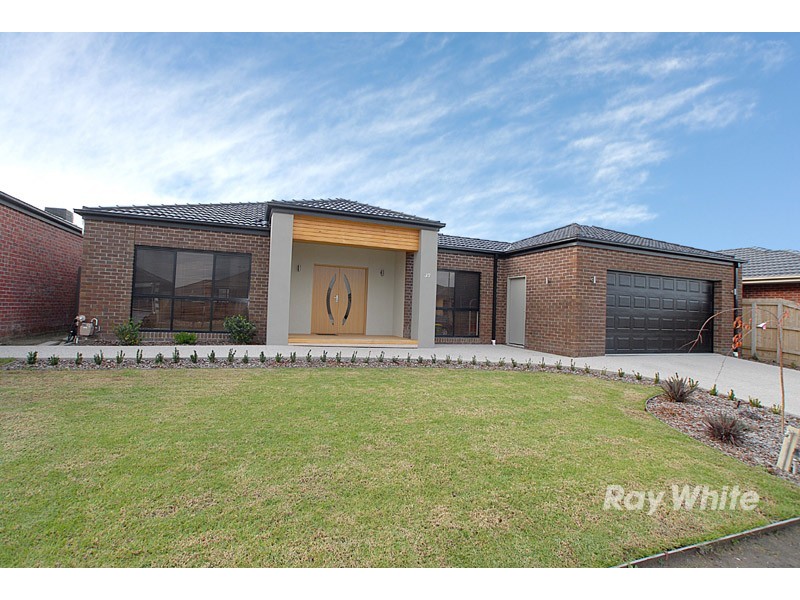 37 Red Gum Circuit, Pakenham VIC 3810