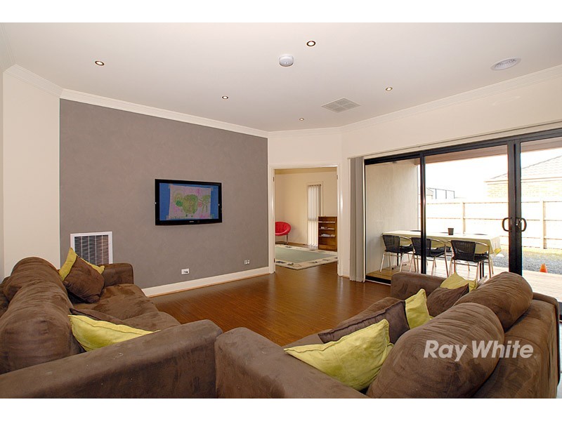 37 Red Gum Circuit, Pakenham VIC 3810