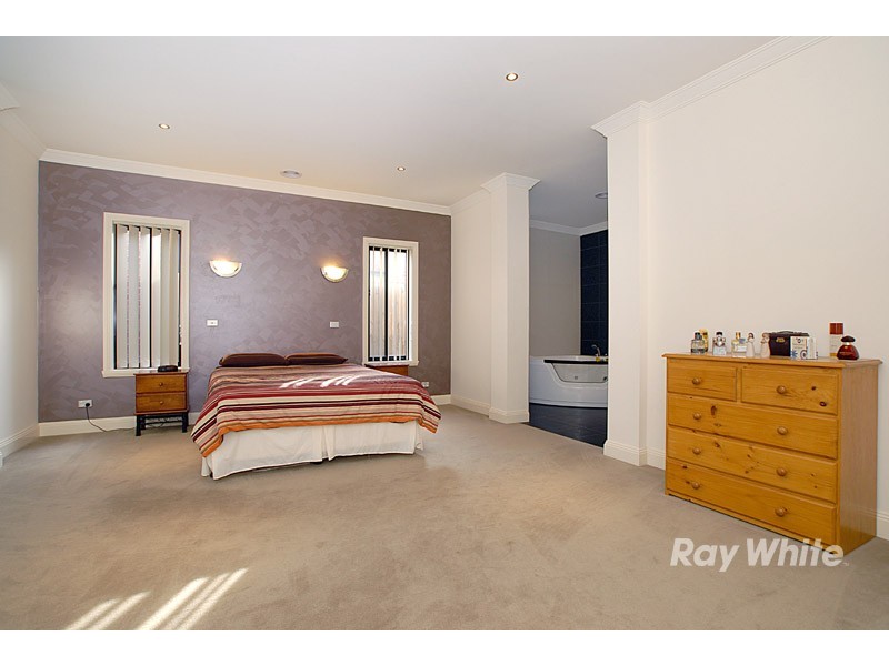 37 Red Gum Circuit, Pakenham VIC 3810