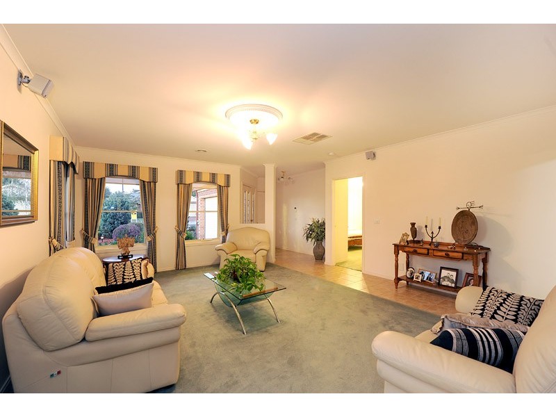 9 Bergamot Place, Berwick VIC 3806