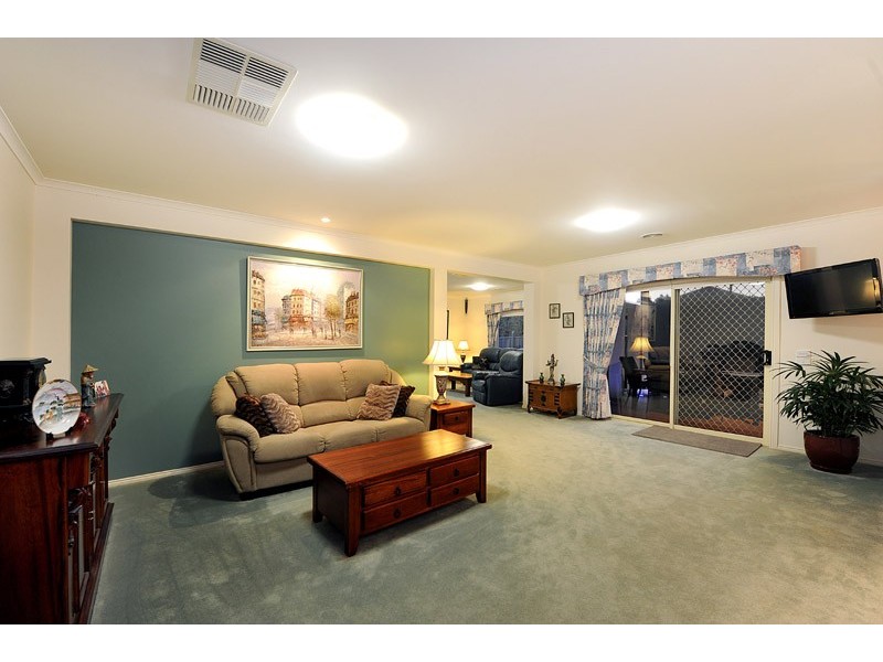 9 Bergamot Place, Berwick VIC 3806