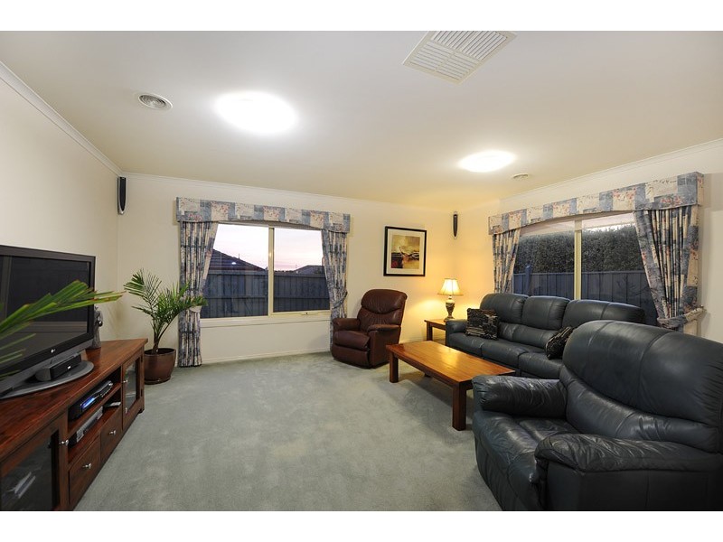 9 Bergamot Place, Berwick VIC 3806