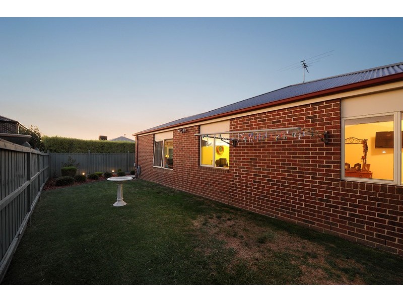 9 Bergamot Place, Berwick VIC 3806