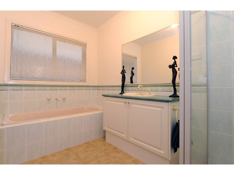 9 Bergamot Place, Berwick VIC 3806