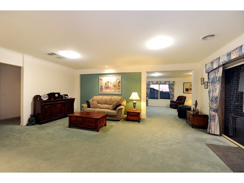 9 Bergamot Place, Berwick VIC 3806