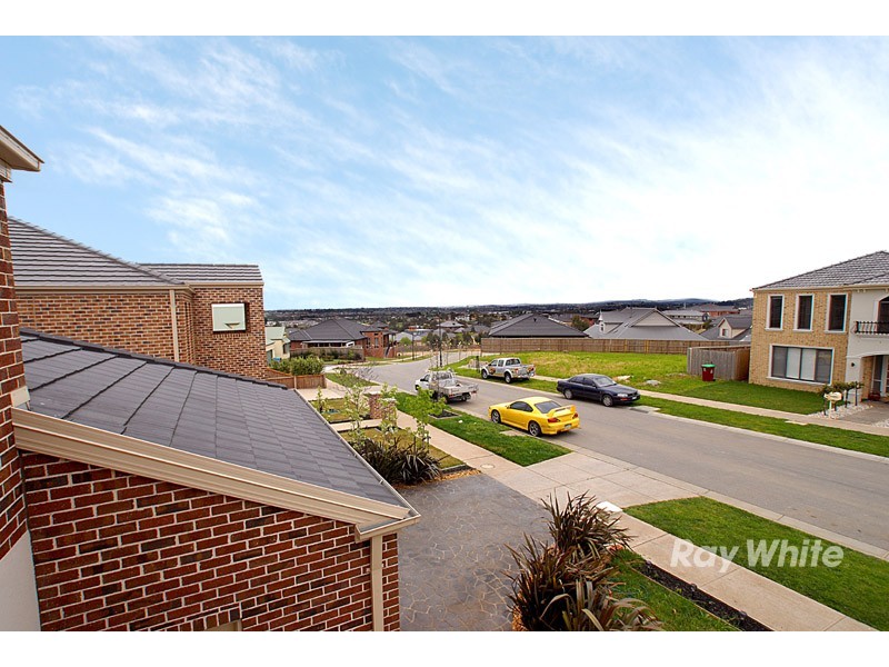 17 Lincoln Avenue, Berwick VIC 3806