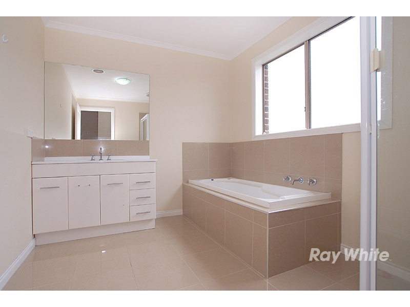 17 Lincoln Avenue, Berwick VIC 3806