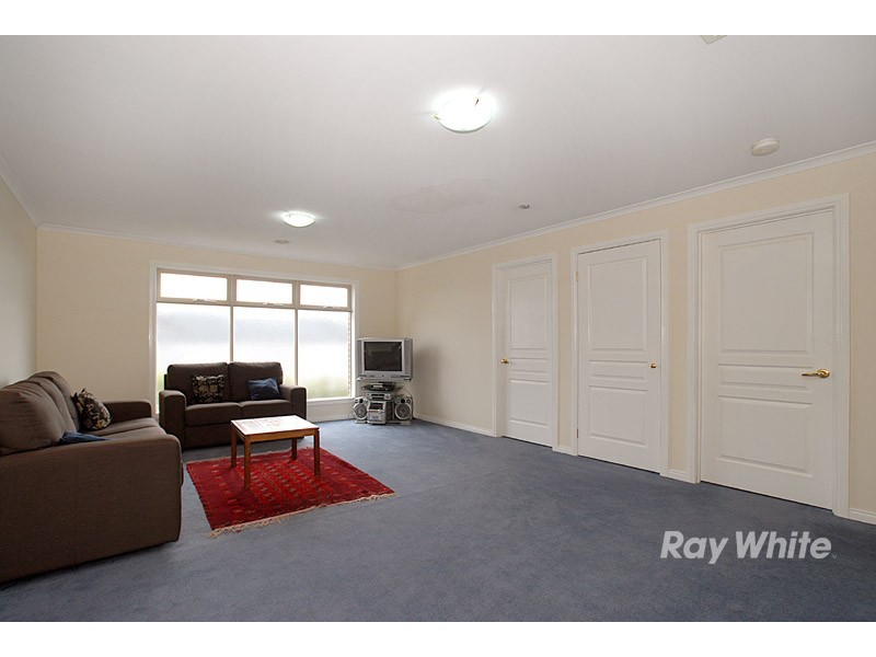 17 Lincoln Avenue, Berwick VIC 3806